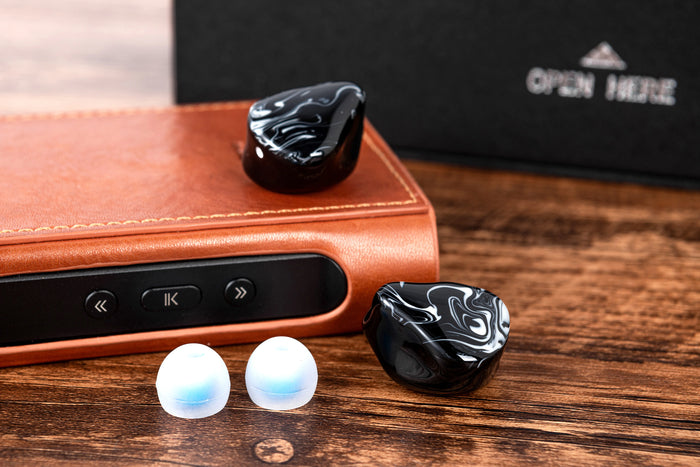 Introduces Mega5P Ultra 5Drivers Hybrid In-ear Monitor (Universal)